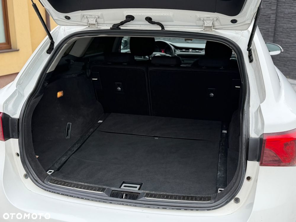 Toyota Avensis 1.8 Active - 12