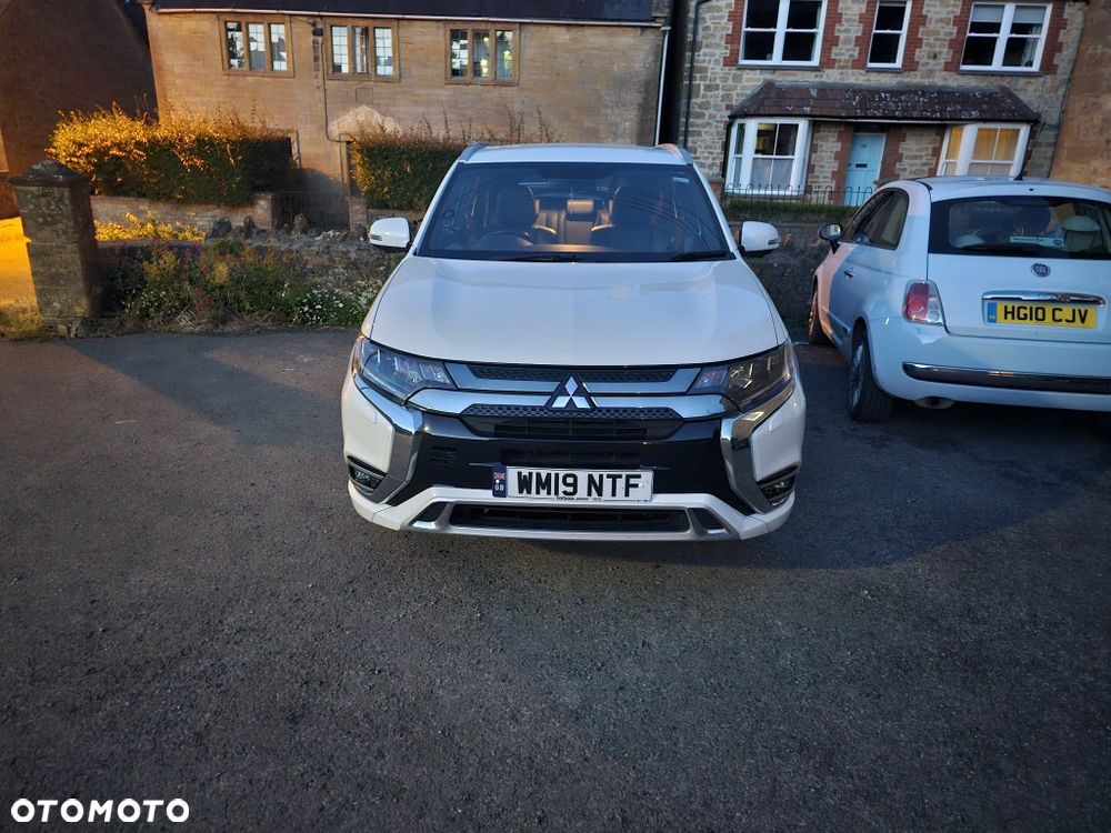 Mitsubishi Outlander - 1