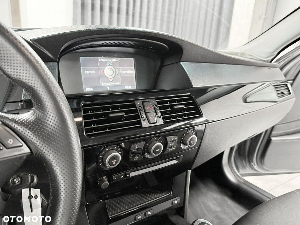 BMW Seria 5 520i - 30