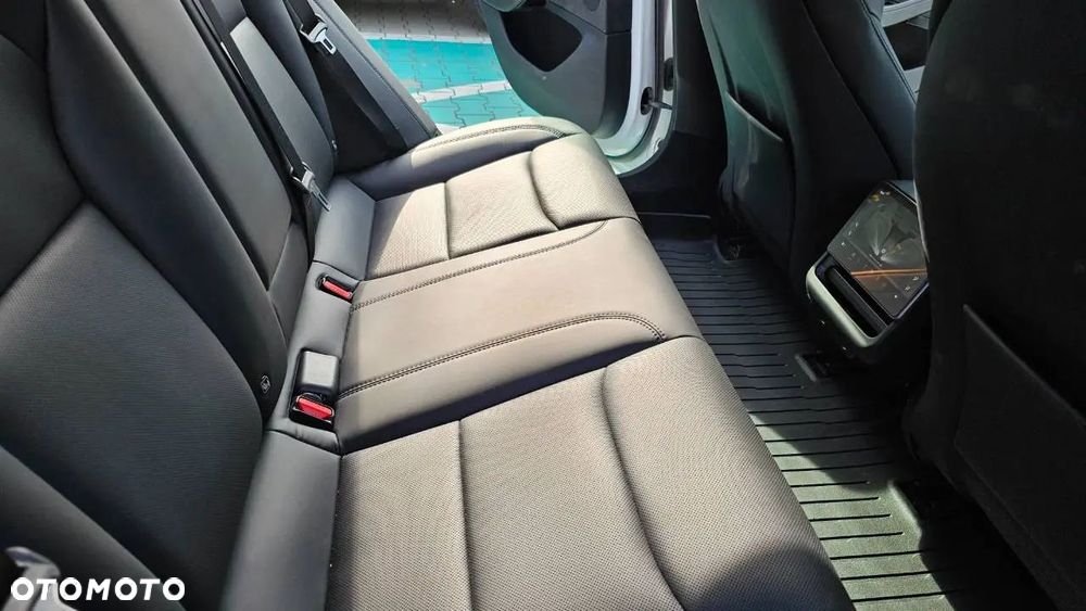 Tesla Model 3 - 7