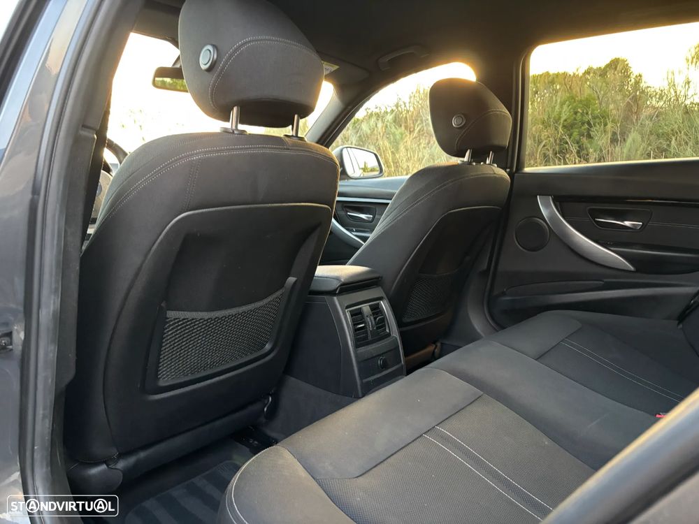 BMW 318 d Touring Line Sport Shadow Auto - 32