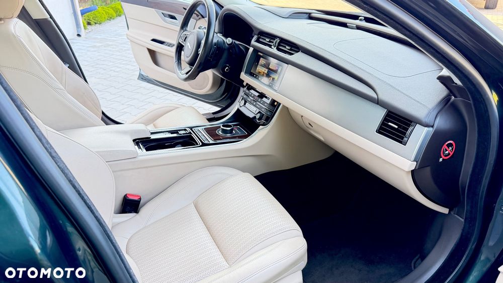 Jaguar XF 35t AWD Prestige - 25