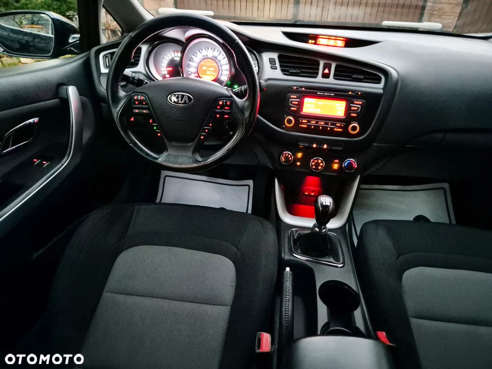 Kia Ceed 1.6 GDI Dream-Team Edition - 37