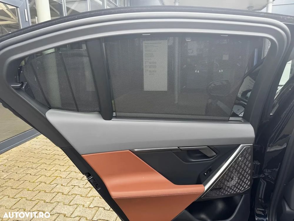 BMW Seria 5 550e xDrive Aut. - 28