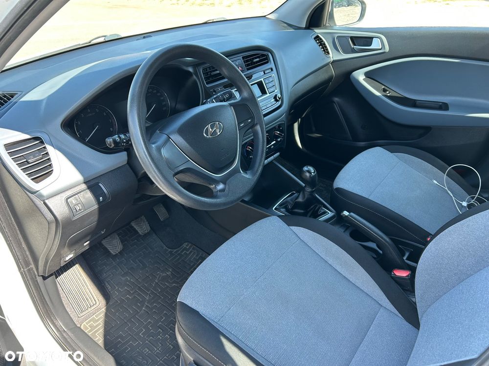 Hyundai i20 blue 1.2 - 15
