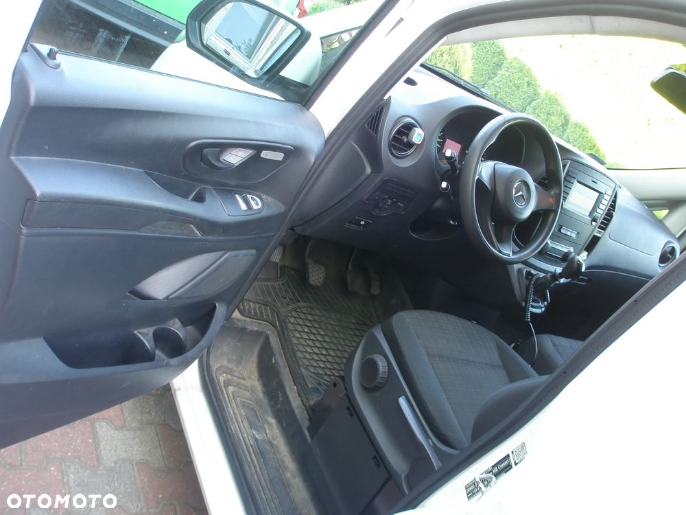 Mercedes-Benz Vito Renault Trafic - 38