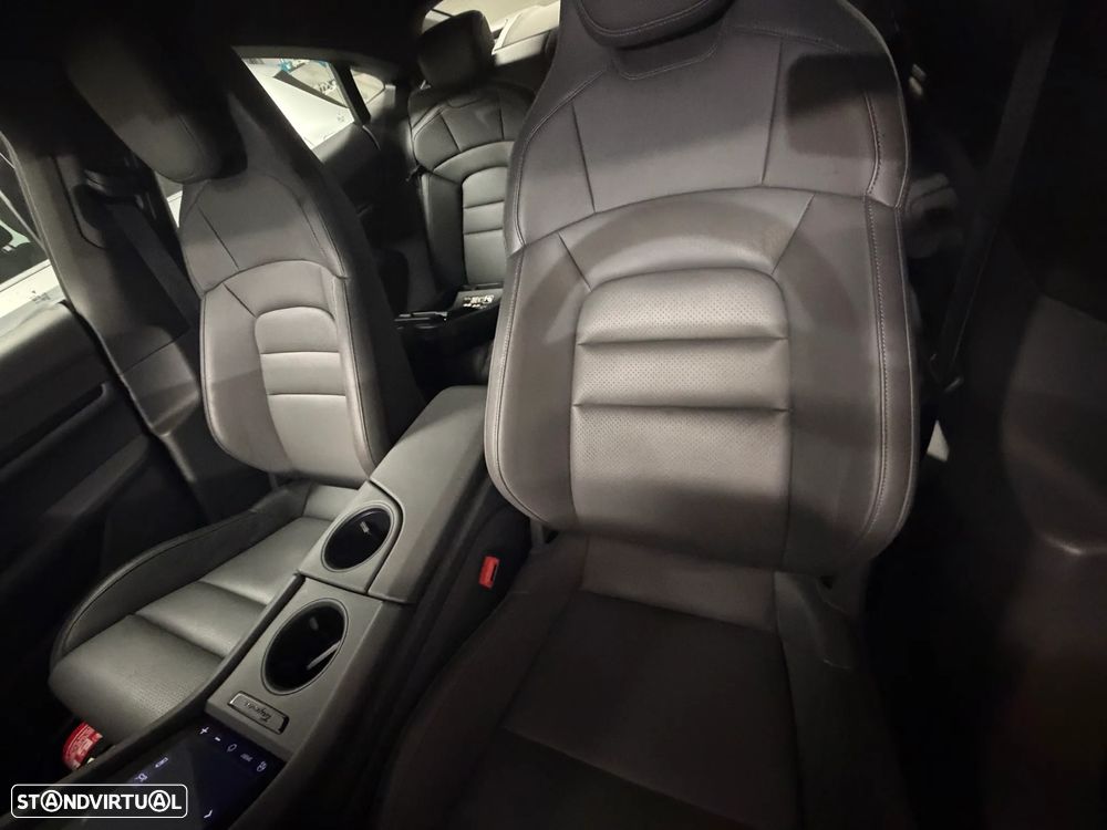 Porsche Taycan 4S - 12