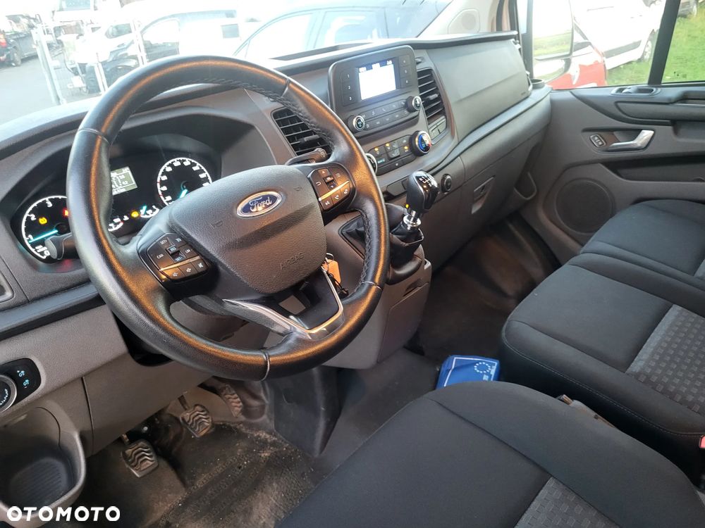 Ford Tourneo Custom - 9