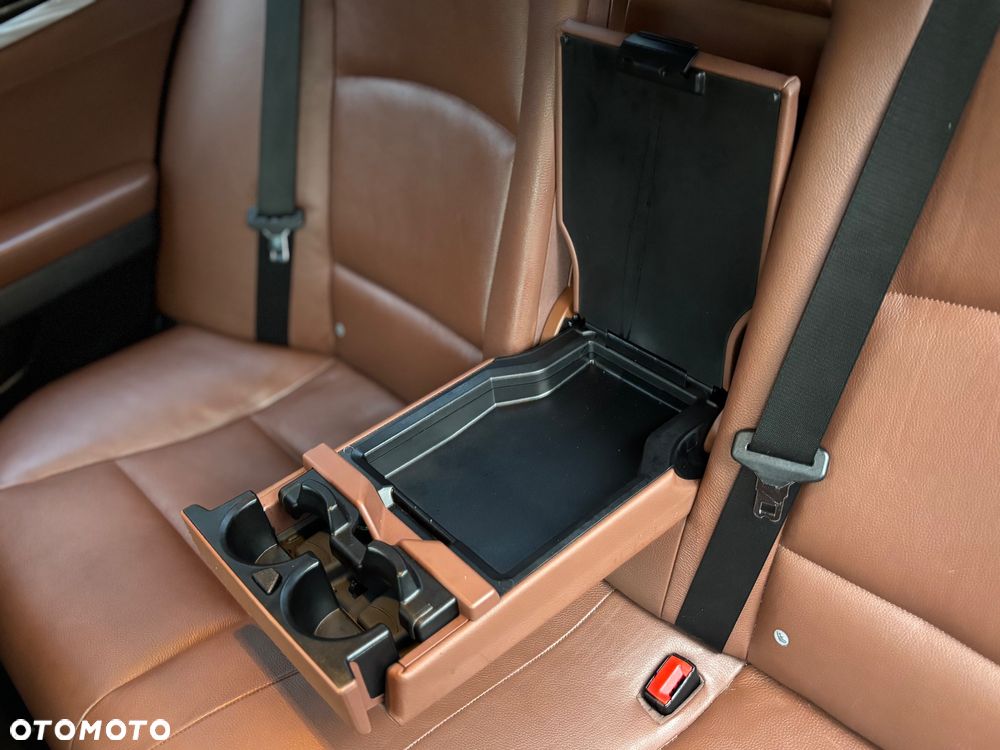 BMW Seria 5 535i - 23