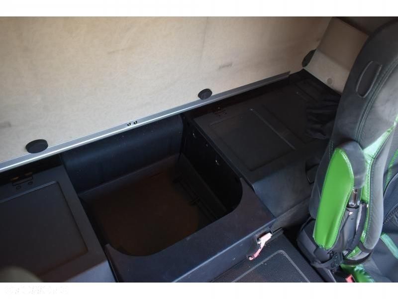 Mercedes-Benz Actros - 33