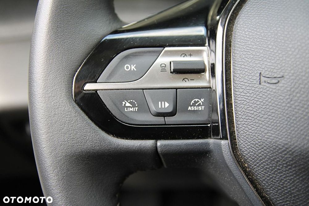 Peugeot 408 - 31