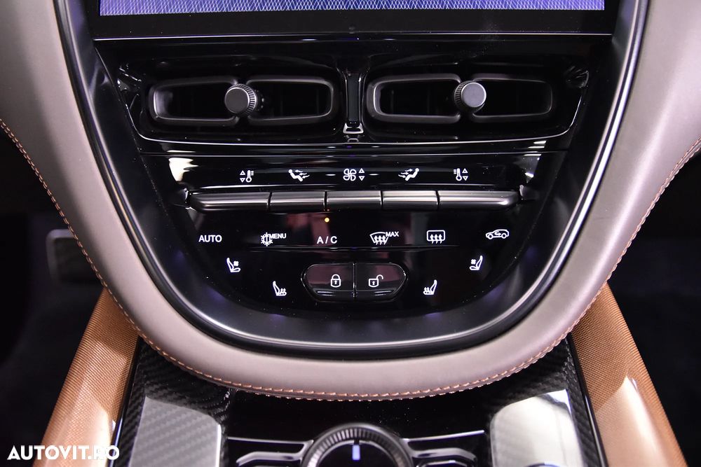 Aston Martin DBX - 19