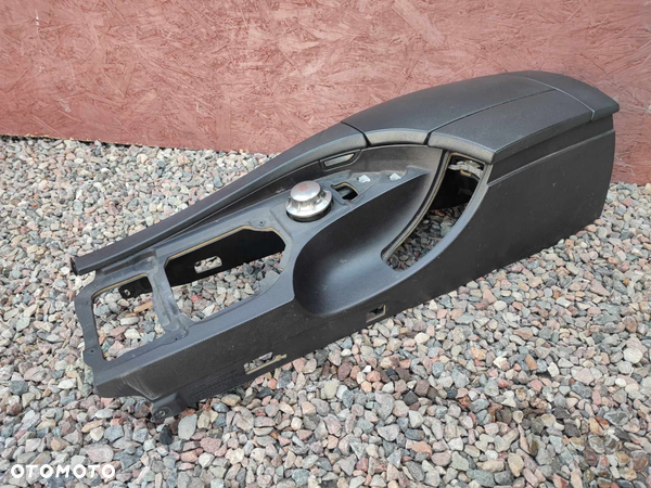BMW E60 / E61 / E60LCI / E61LCI ORYGINALNY SKÓRZANY PODŁOKIETNIK /TUNEL ŚRODKOWY + GUZIK I-DRIVE + TELEFON O NR. 9 191 771 / 9 132 650 / 7 059 977 OEM W STANIE BARDZO DOBRYM