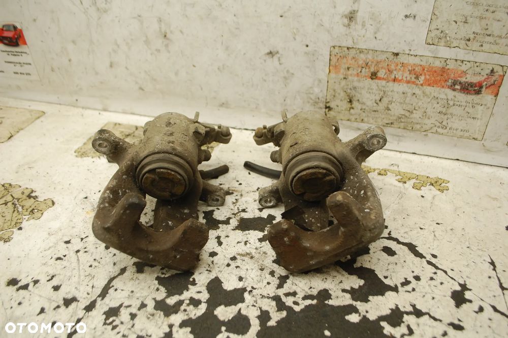 ZACISK HAMULCOWY PRAWY LUB LEWY TYŁ TYLNY SKODA SUPERB II 1.8 TSI SEAT ALTEA VW GOLF V AUDI TRW 518402 518221 - 15