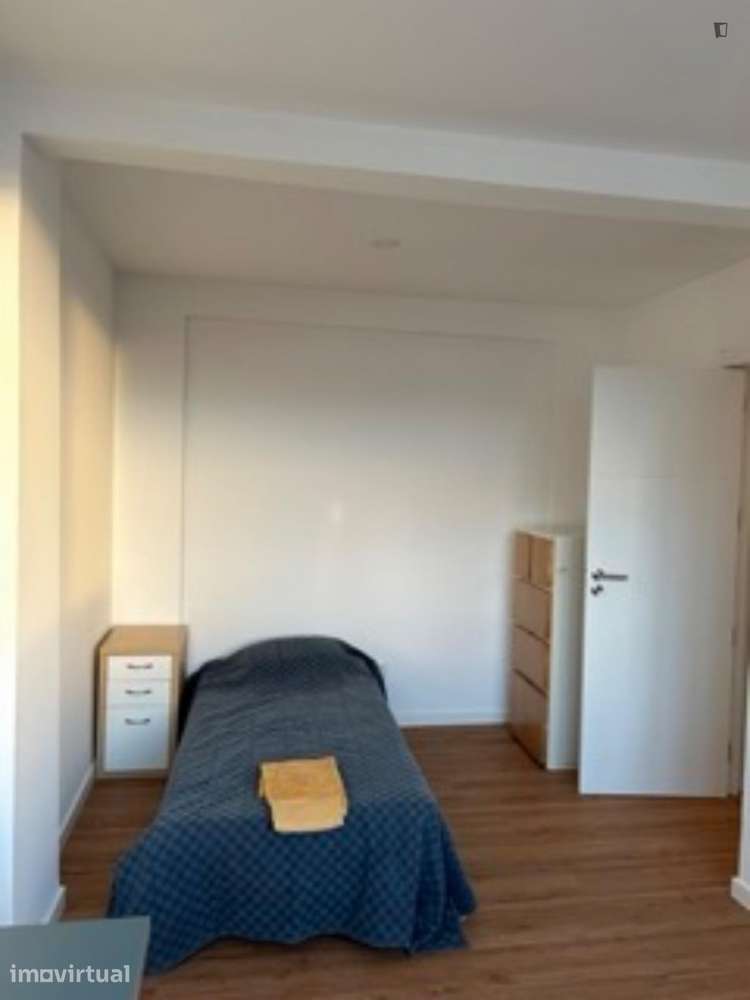 Quarto - localizado em Benfica Lisbon - Grande imagem: 5/12