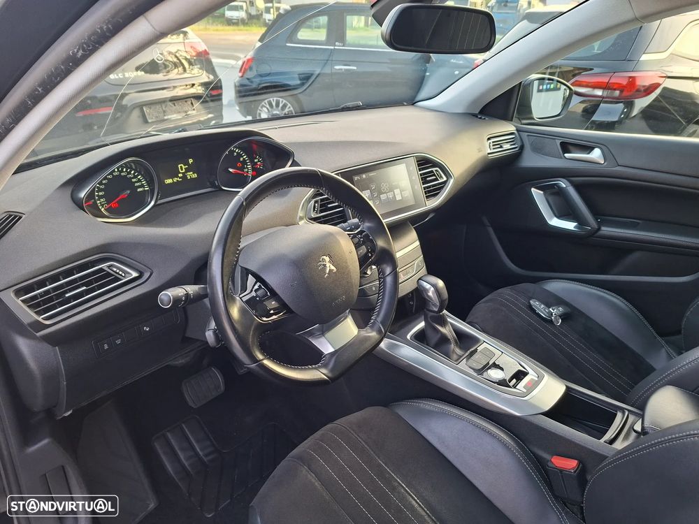 Peugeot 308 1.2 PureTech Allure EAT8 - 36