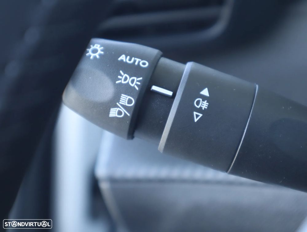 Peugeot 2008 1.2 PureTech Style - 32