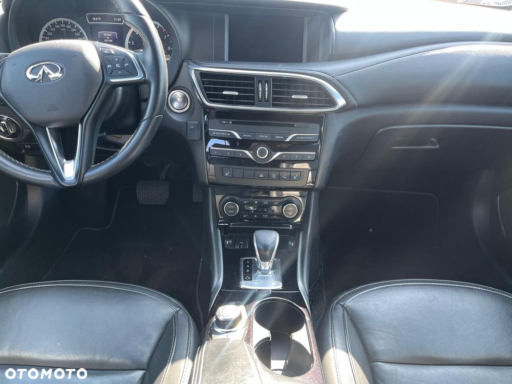 Infiniti QX30 2.0t Premium AWD 7DCT - 10