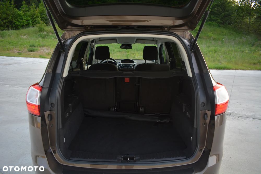 Ford Grand C-MAX - 22