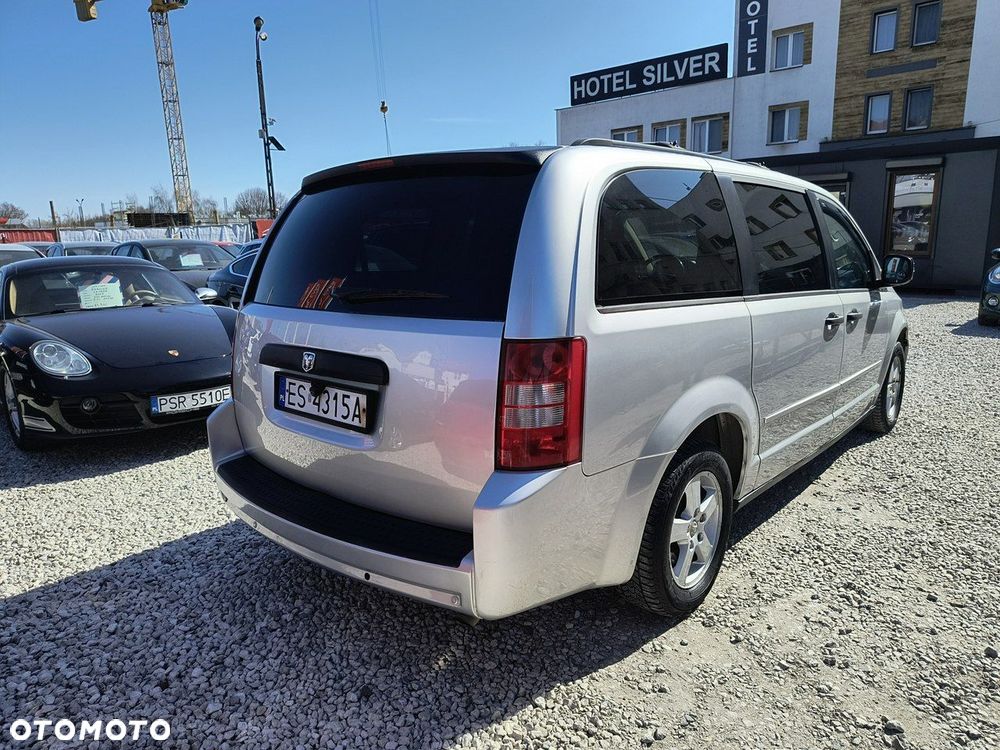 Dodge Caravan - 5
