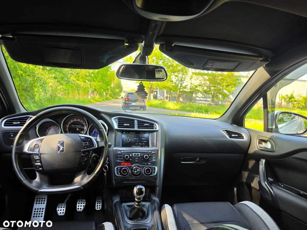 Citroën DS4 e-HDi 115 Chic - 9