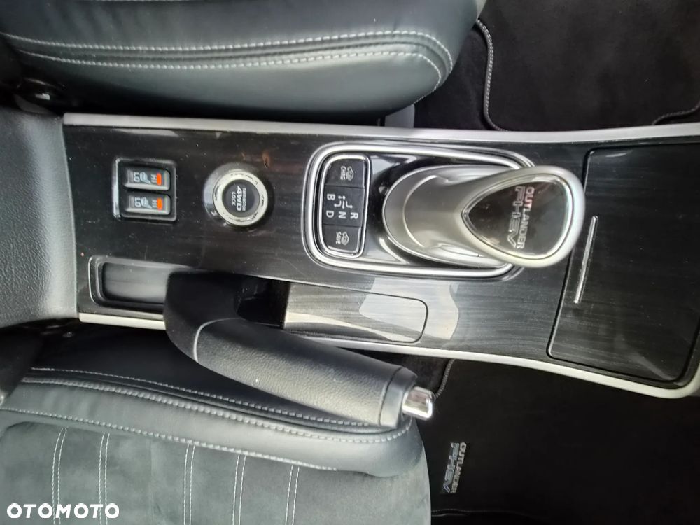 Mitsubishi Outlander - 25