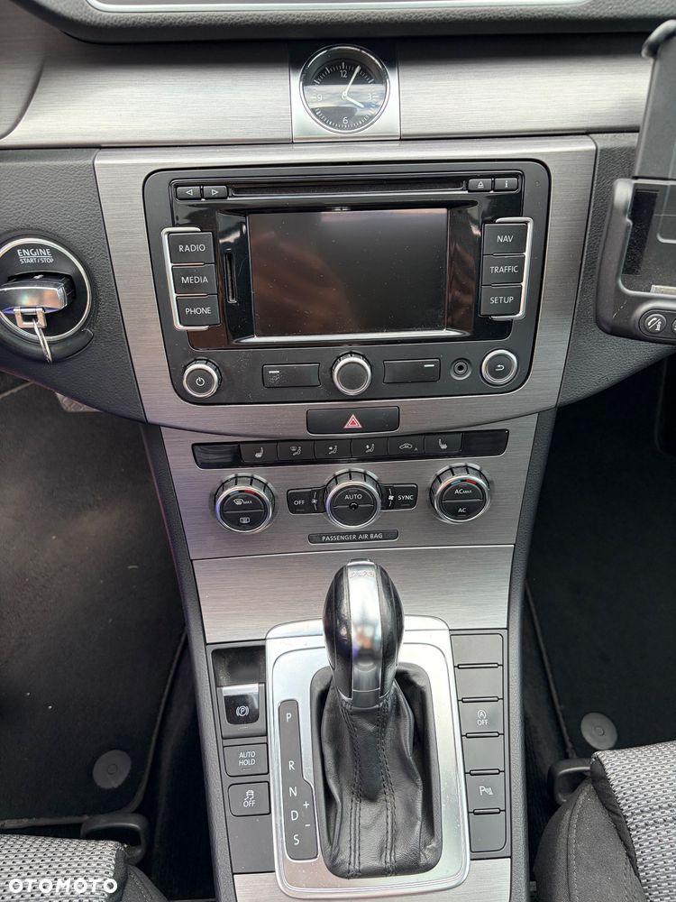 Volkswagen Passat - 11