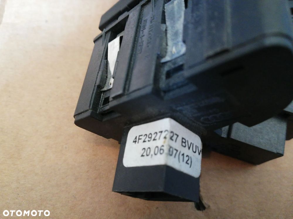 Audi A6 C6 Panel Przełącznik Schowka 4F2927227 - 3