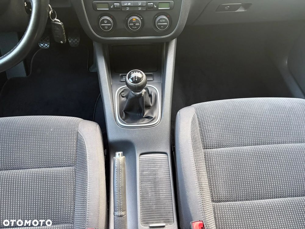 Volkswagen Golf - 23