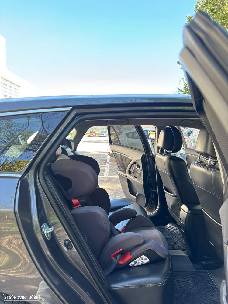 Toyota Avensis SW - 11