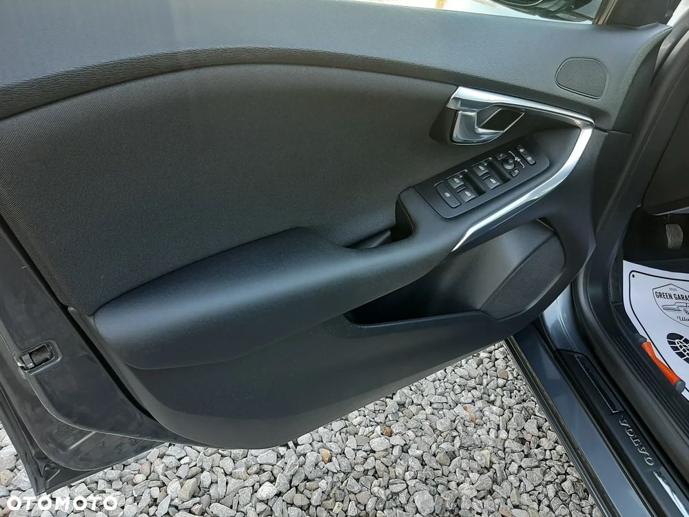 Volvo V40 D2 Momentum - 25