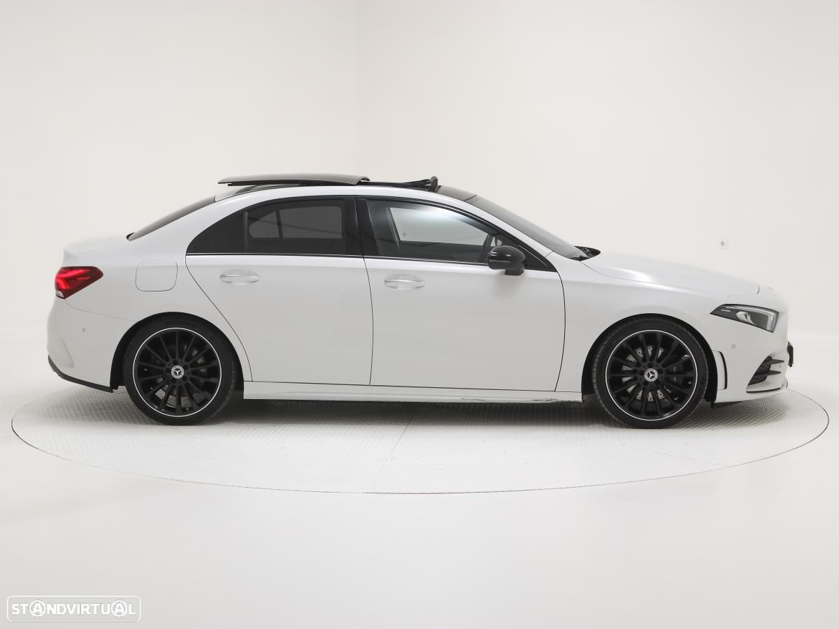 Mercedes-Benz A 250 Limousine e AMG Line - 2