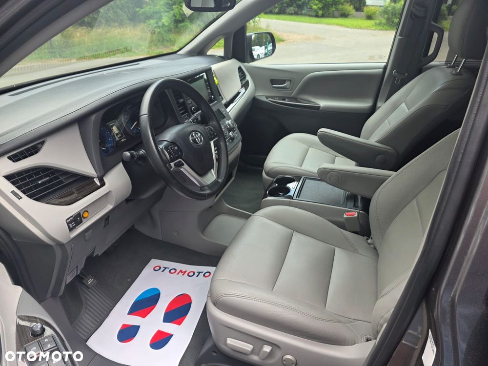 Toyota Sienna - 14