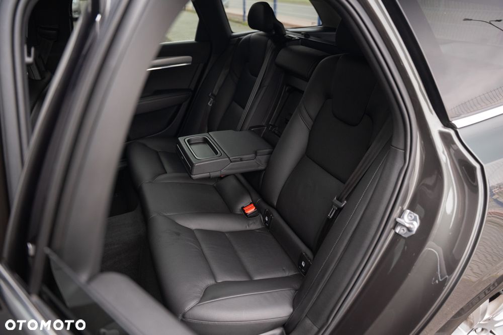 Volvo V90 D3 Geartronic Momentum Pro - 35