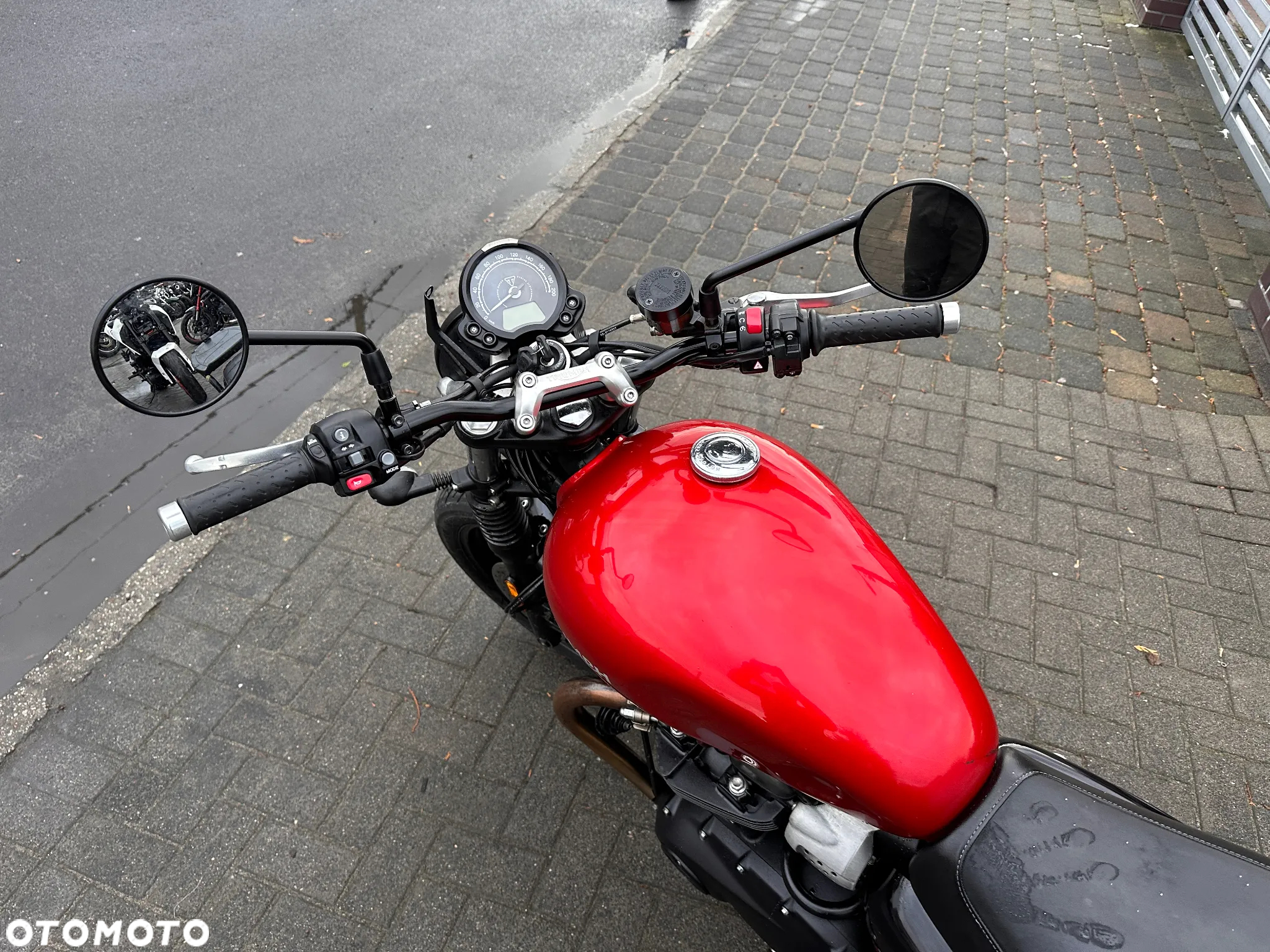 Triumph Bonneville - 8