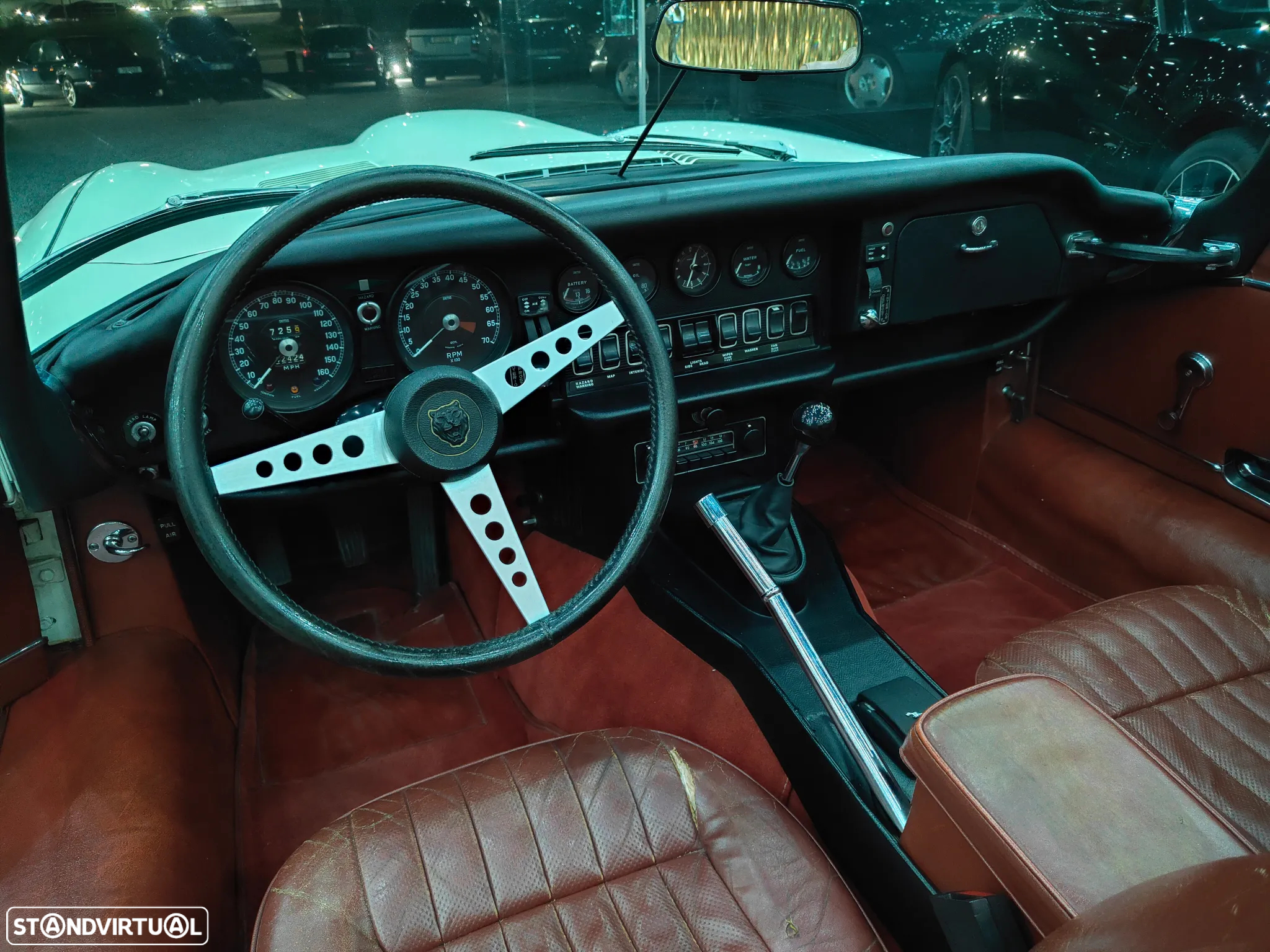 Jaguar E-Type - 24