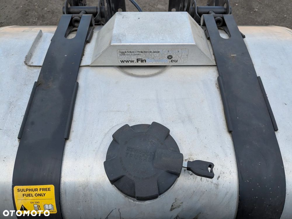 ZBIORNIK PALIWA RENAULT GAMA T 330 L 80CM Z ŁAPAMI - 2