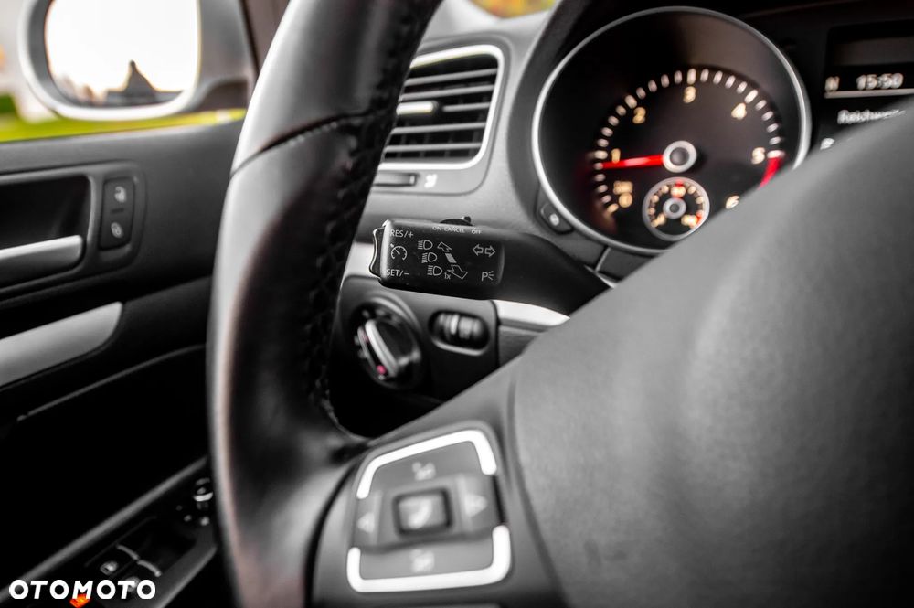 Volkswagen Golf 2.0 TDI DPF Highline - 27