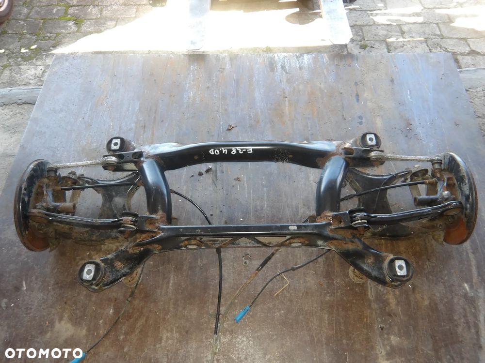 BMW E38 LIFT 99-01r. BELKA ZAWIESZENIA TYŁ TYLNA - 1