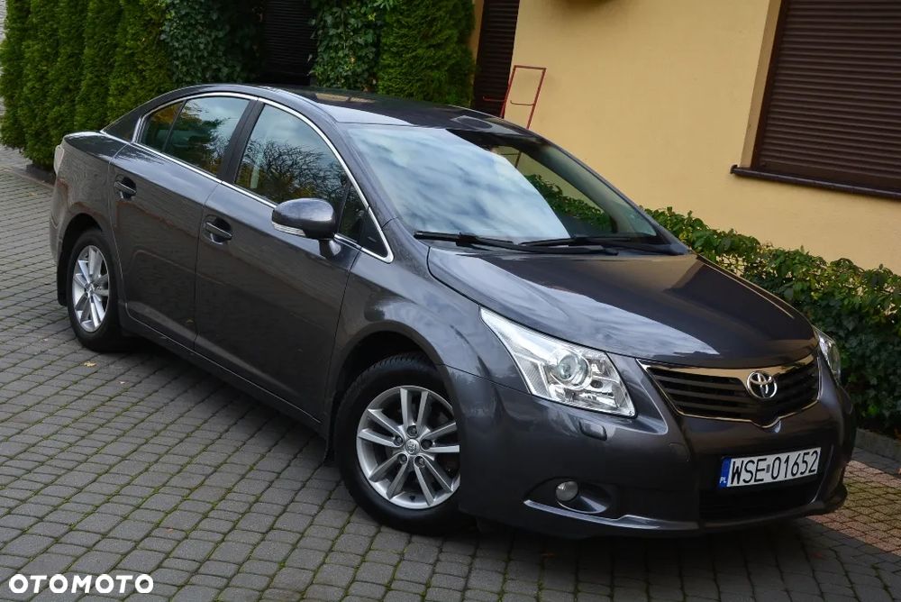 Toyota Avensis 1.8 Sol plus NAVI - 17