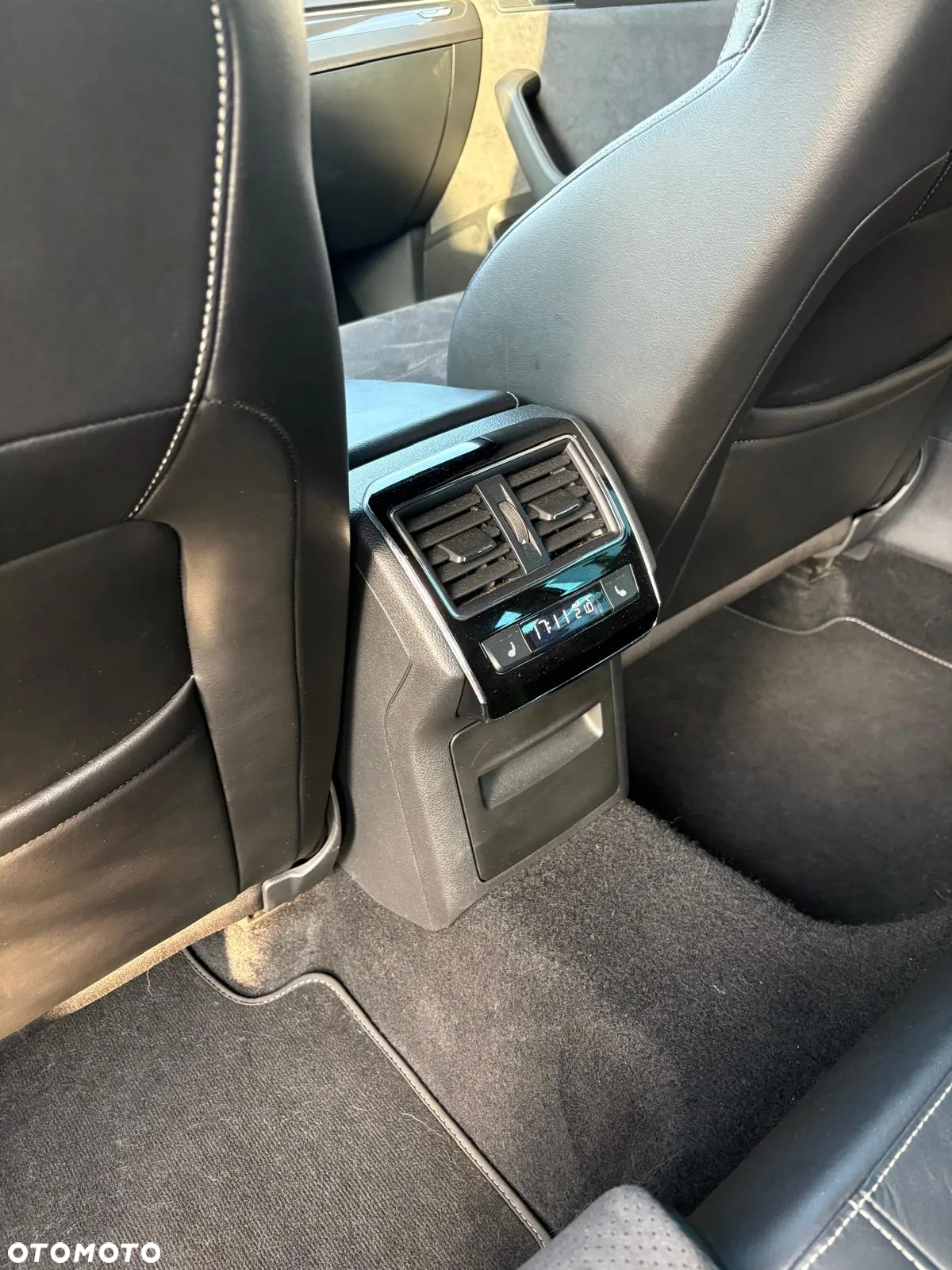 Skoda Superb 2.0 TSI Sportline DSG - 9