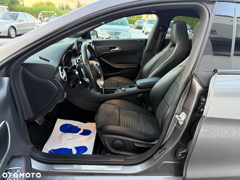 Mercedes-Benz CLA 180 7G-DCT AMG Line - 15