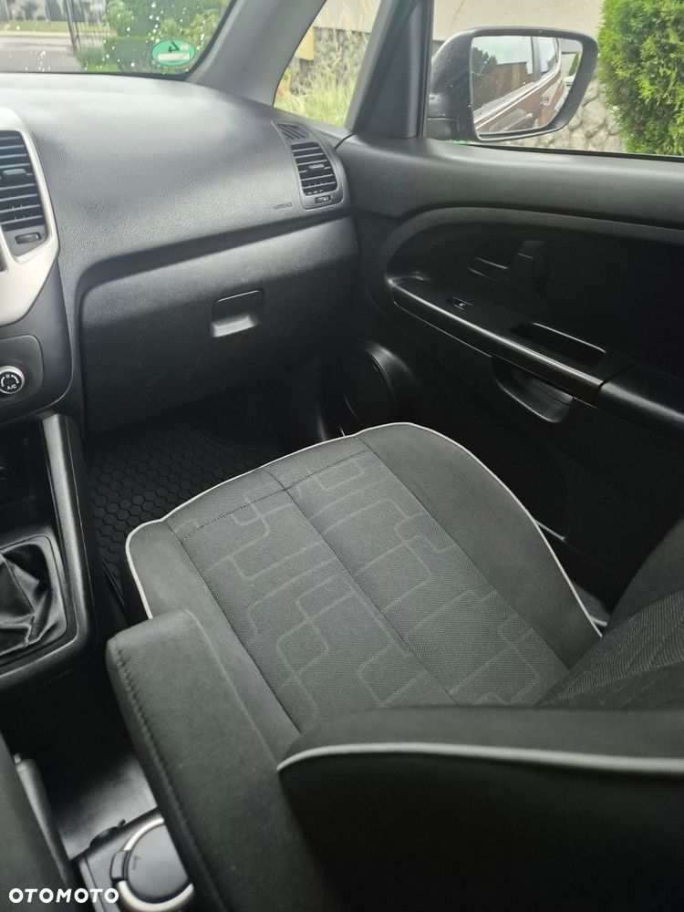 Kia Venga - 17