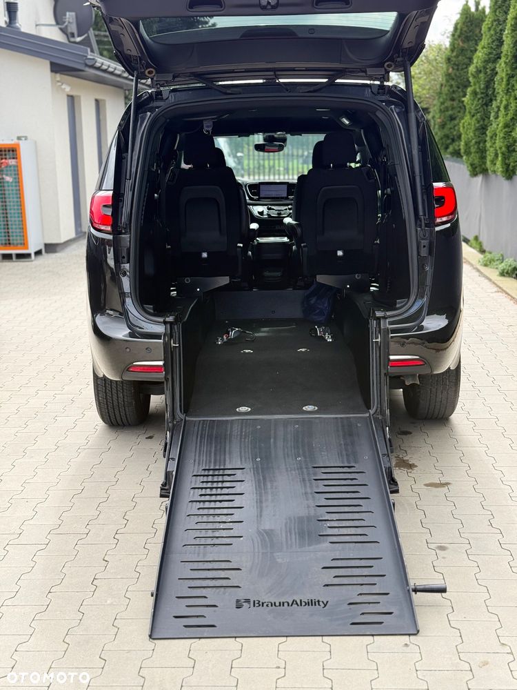 Chrysler Pacifica - 17