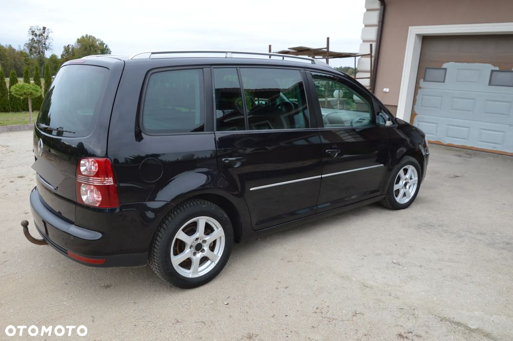 Volkswagen Touran 2.0 TDI Highline - 9