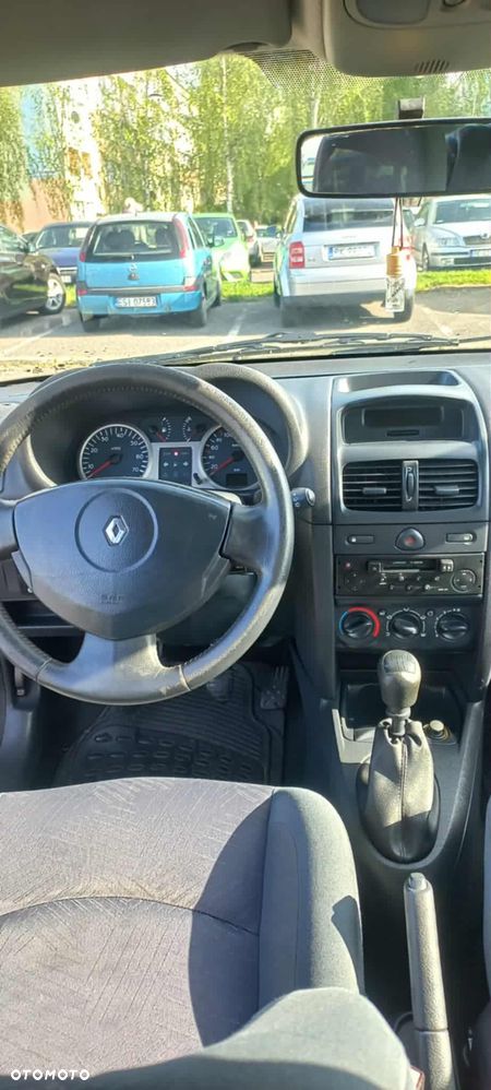 Renault Clio 1.2 16V Alize - 10