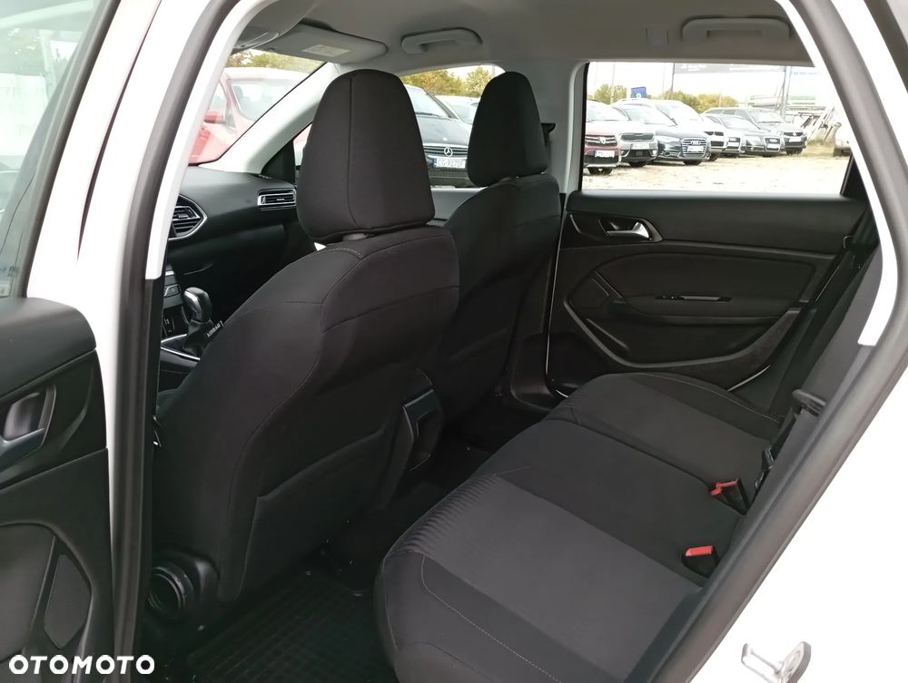 Peugeot 308 1.2 PureTech Allure S&S - 16