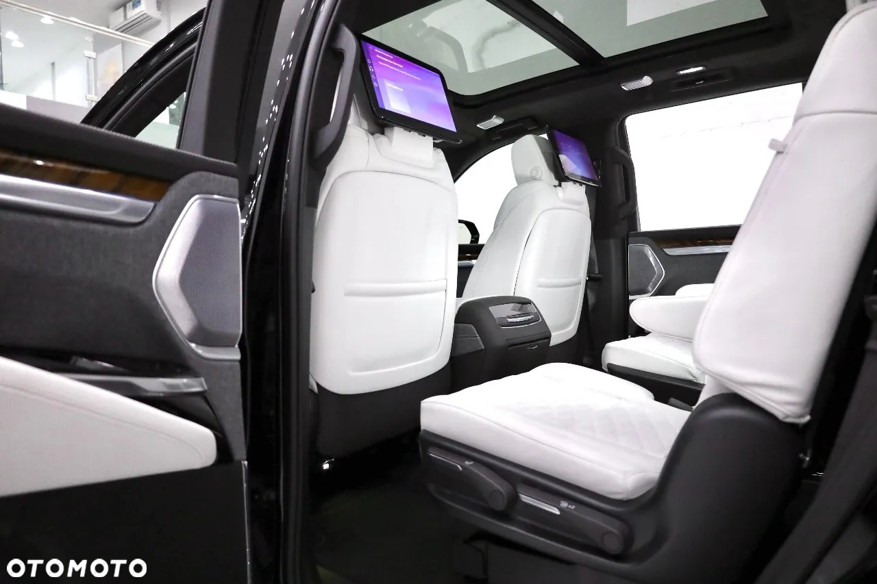 Cadillac Escalade - 2