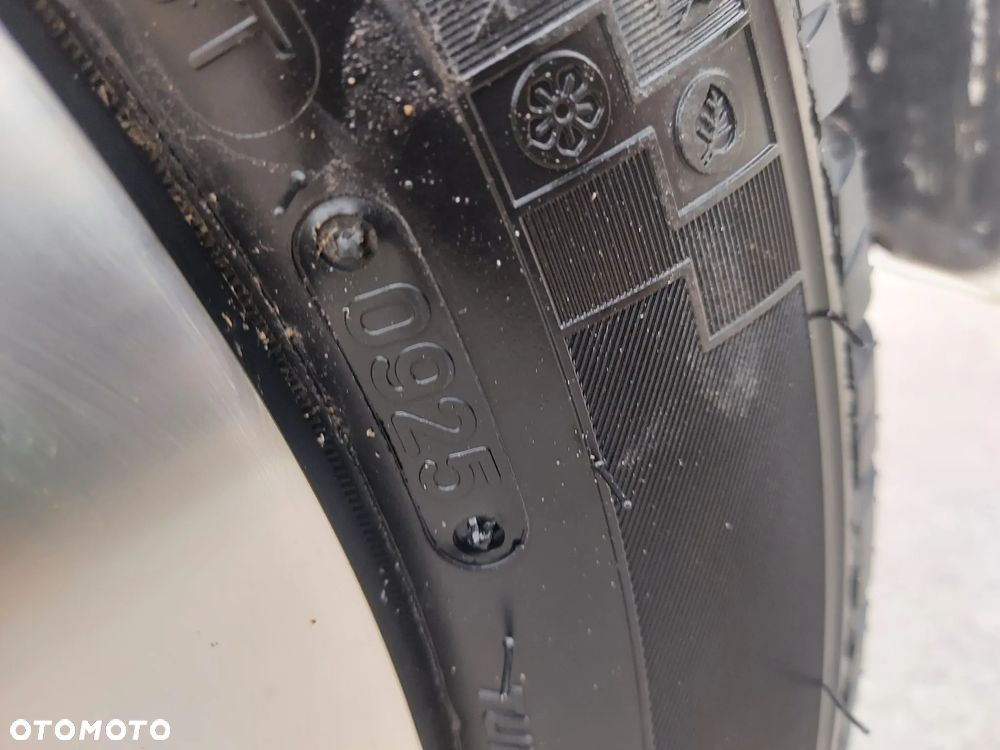 Toyota Aygo x-play - 25