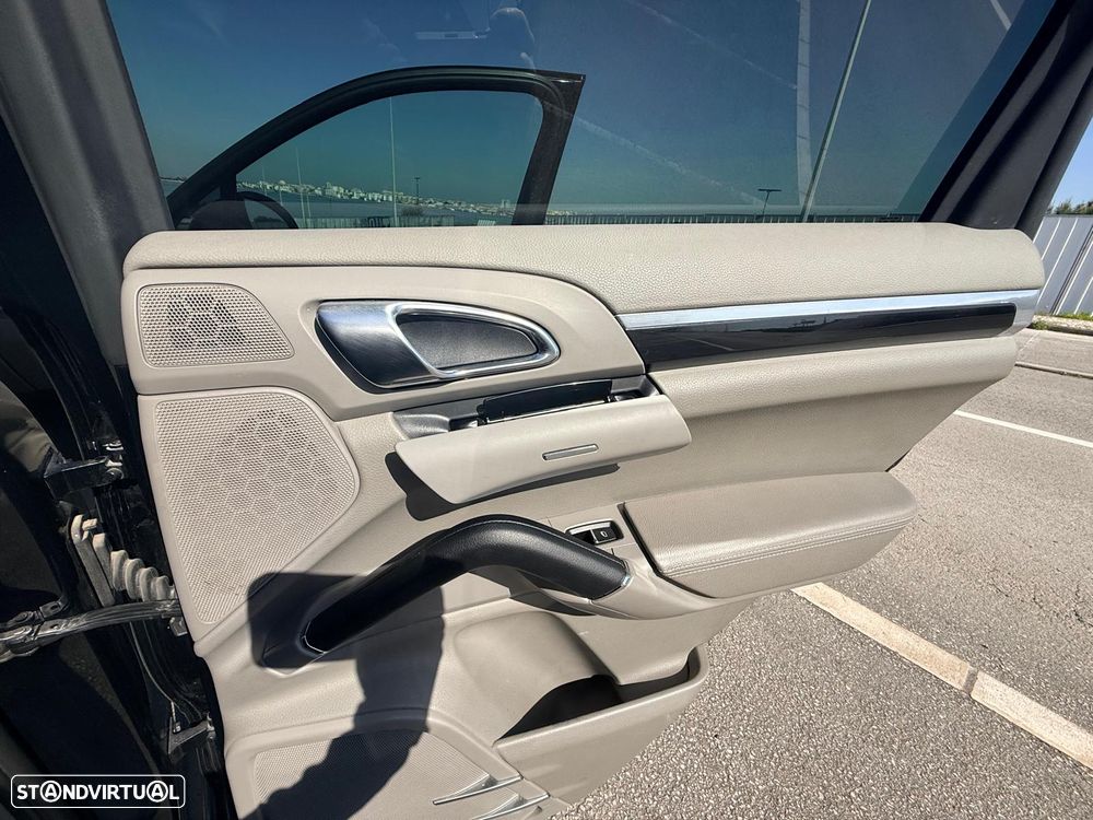 Porsche Cayenne - 12